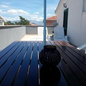 https://vila-rosanda.hotels-in-trogir.com